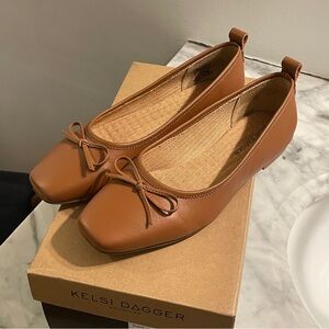 Kelsi Dagger Frankie flat size 7